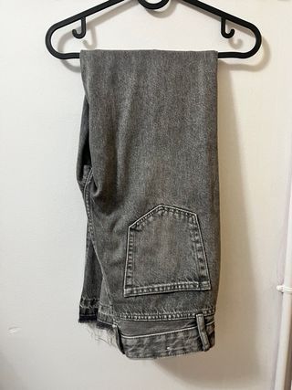 Jeans grises acampanados