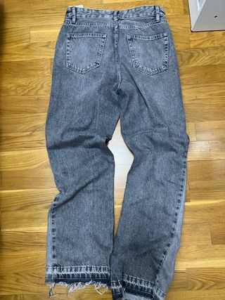 Jeans grises acampanados