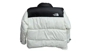 Chaqueta The North Face Blanca y Negra