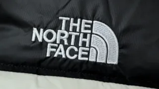Chaqueta The North Face Blanca y Negra