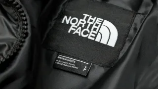 Chaqueta The North Face Blanca y Negra