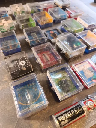 Confezione completa di aghi e capsule per giradischi