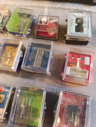 Confezione completa di aghi e capsule per giradischi