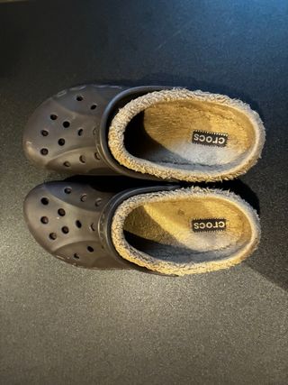 Crocs Marrones con Borrego Talla 45