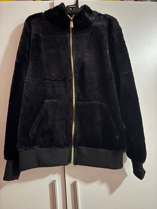 Chaqueta de pelo negra
