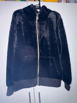 Chaqueta de pelo negra