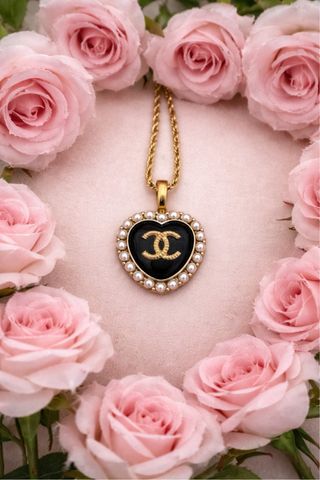 Collar boton Corazón Perlas Negro Dorado