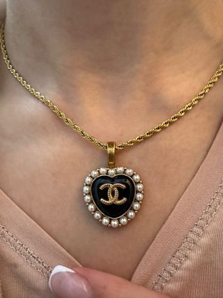 Collar boton Corazón Perlas Negro Dorado