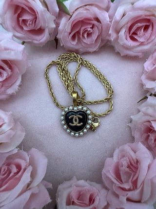 Collar boton Corazón Perlas Negro Dorado