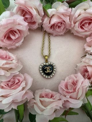 Collar boton Corazón Perlas Negro Dorado