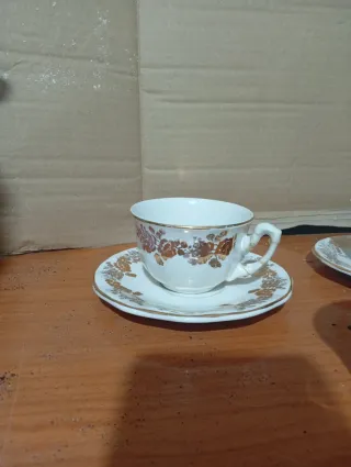 4 Tazas y 3 Platos Vintage Años 70