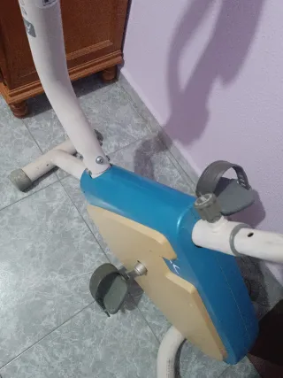 Bicicleta Estática Azul y Beige