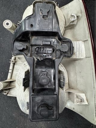 NUEVO Piloto Trasero Izq VW Touran 2004