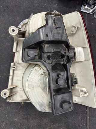 NUEVO Piloto Trasero Izq VW Touran 2004