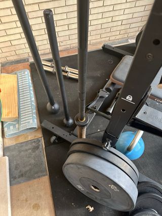 Rack Plegable Musculación con Banco Barra y Pesas