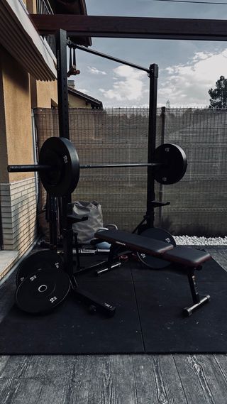 Rack Plegable Musculación con Banco Barra y Pesas
