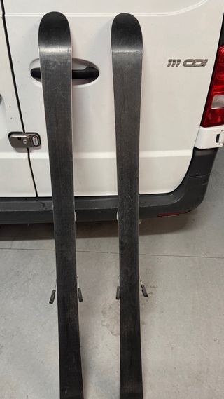 Esquís rojos quechua fijaciones salomon