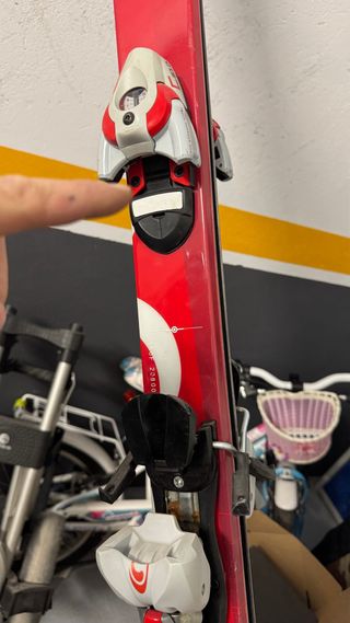 Esquís rojos quechua fijaciones salomon