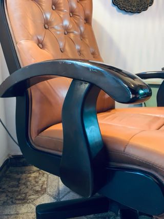 Sillón de cuero capitoné vintage / Chesterfield