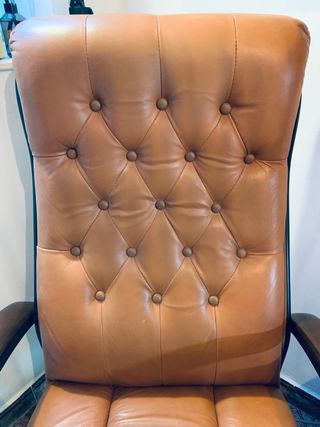 Sillón de cuero capitoné vintage / Chesterfield