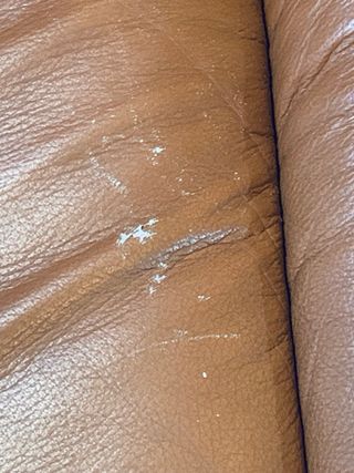 Sillón de cuero capitoné vintage / Chesterfield