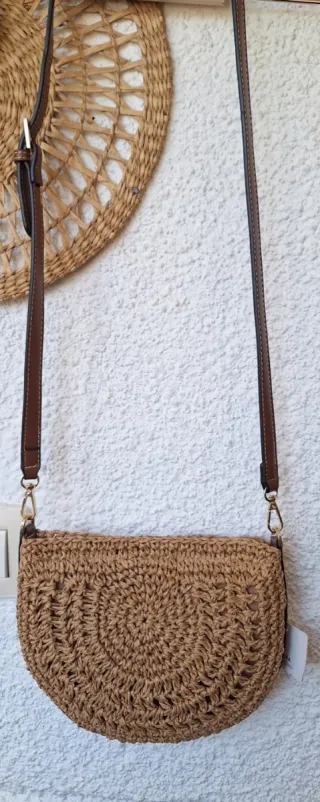 Bolso de rafia.