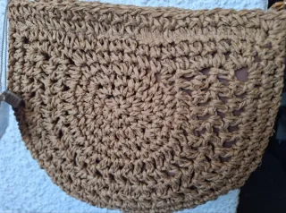 Bolso de rafia.