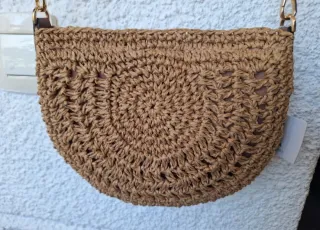 Bolso de rafia.