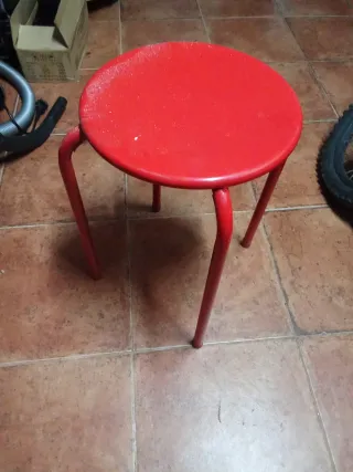 4 Banquetas Rojas Apilables