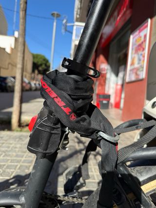 Bicicleta eléctrica con sillas