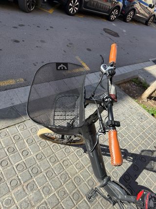 Bicicleta eléctrica con sillas