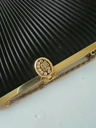 Bolso de fiesta negro y dorado