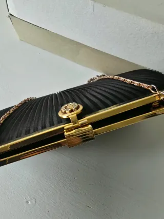 Bolso de fiesta negro y dorado