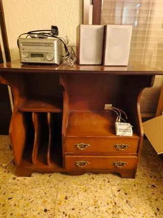 Mesa TV antigua madera