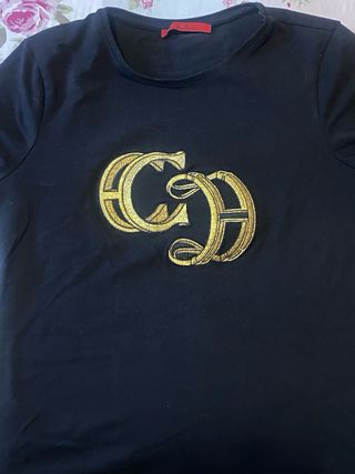Camiseta Carolina Herrera Negra Logo Dorado