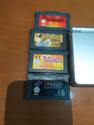 Nintendo Game Boy Advance SP + 4 juegos