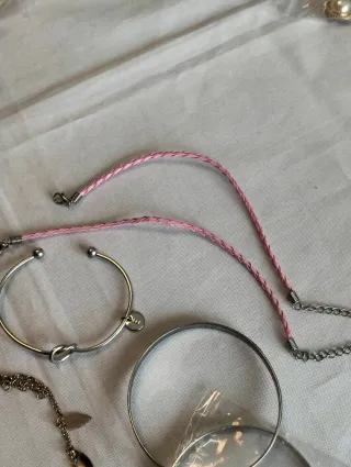 (LB2) Lote bisutería: pulseras y anillo