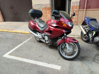 Honda Deauville 650cc Roja