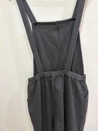 Mono gris de espiga con botones