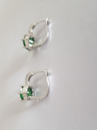 Pendientes colgantes con piedra verde