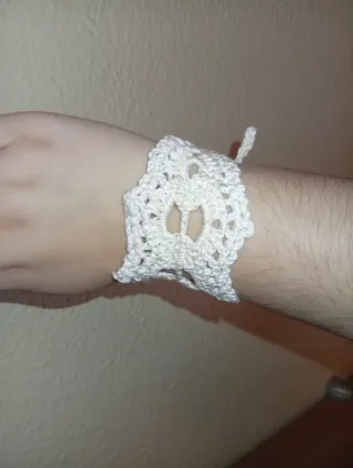 Pulseras de crochet hechas a mano.
