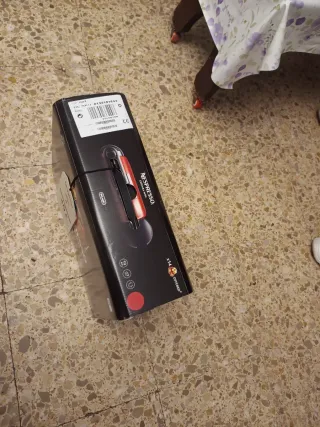 Cafetera Nespresso Essenza Mini Roja