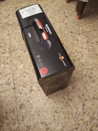 Cafetera Nespresso Essenza Mini Roja