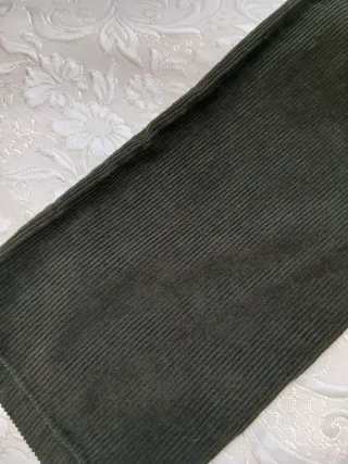 Pantalón de pana verde sin estrenar.