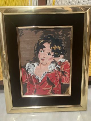 Cuadro Petit Point Mujer Vestido Rojo