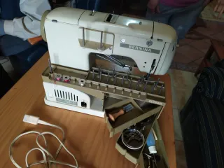 Máquina de coser Bernina antigua