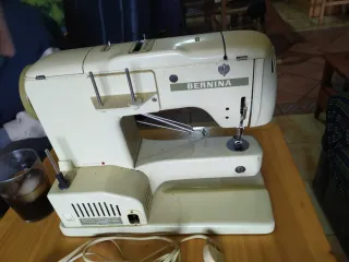 Máquina de coser Bernina antigua