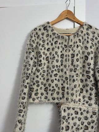 Chaqueta leopardo peluda dos largos.