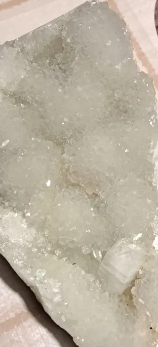 Drusa Calcedonio con Apofillite