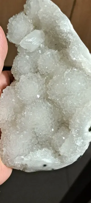 Drusa Calcedonio con Apofillite